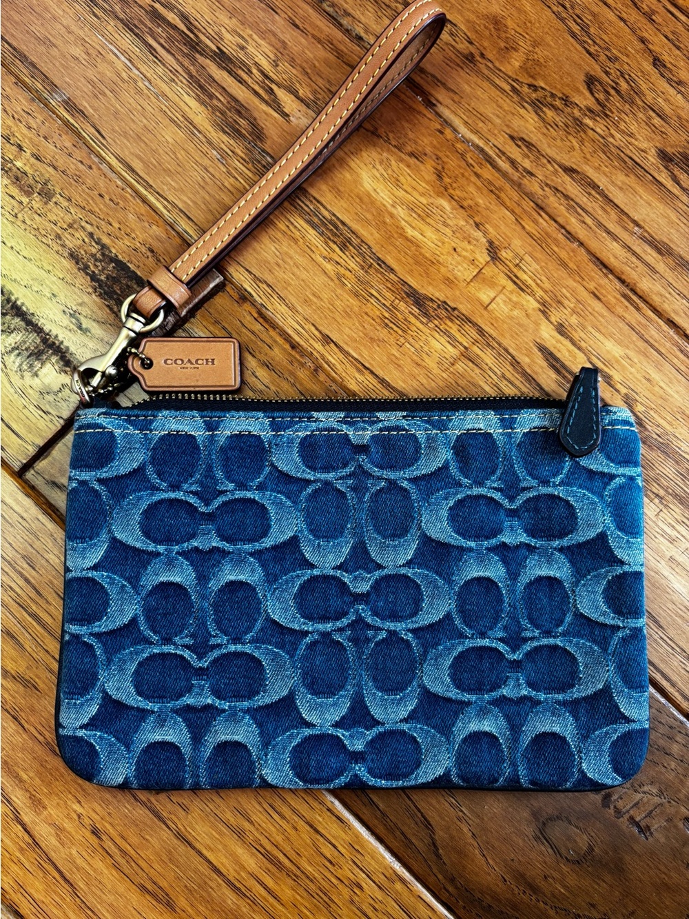 Coach Large Corner Zip Wristlet In Signature Chambray Washed Denim CA538 EUC